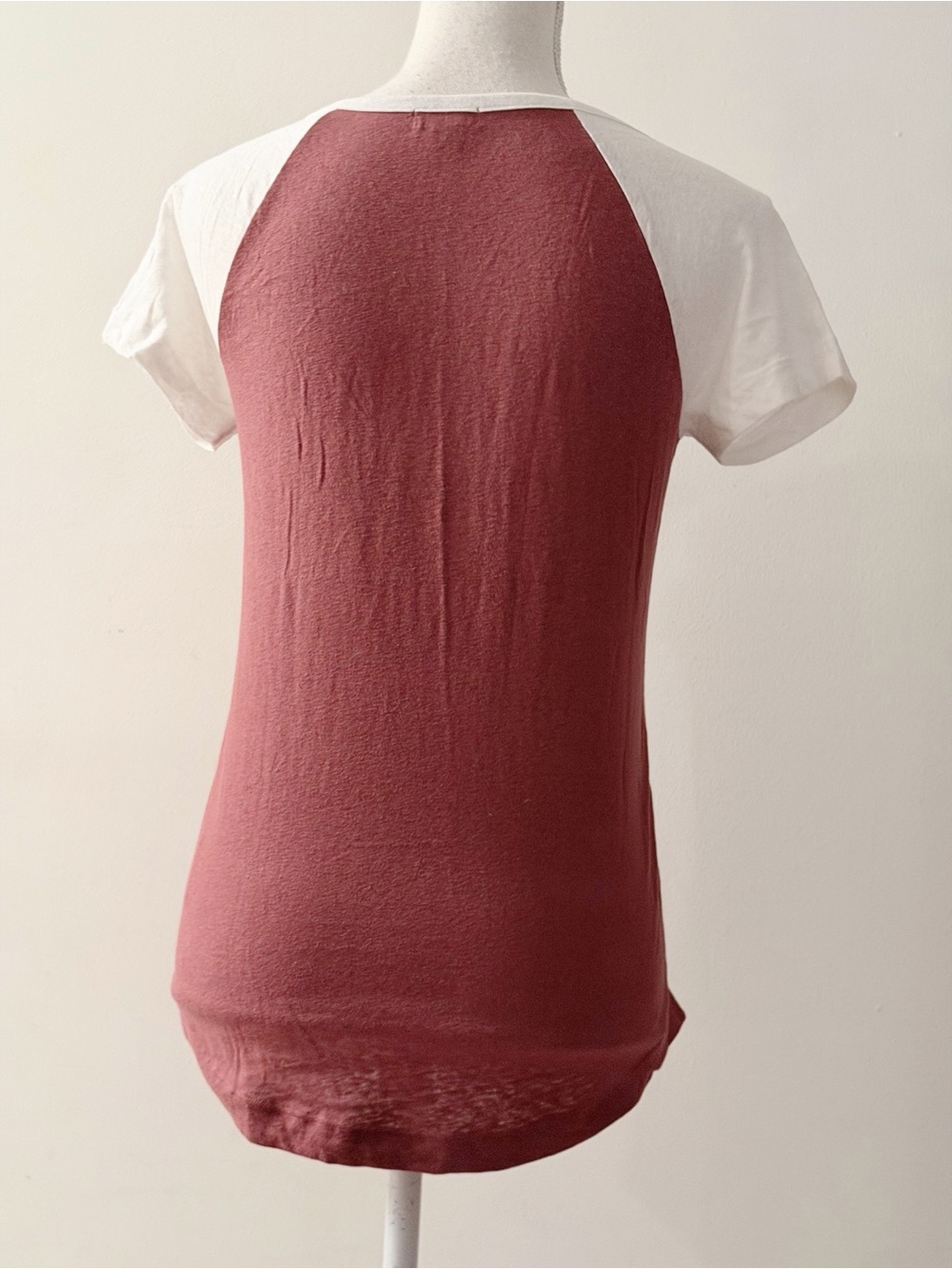 GAP Designed & Crafted Colorblock Raglan Tee | Rust & White | XS - Picture 3 of 12